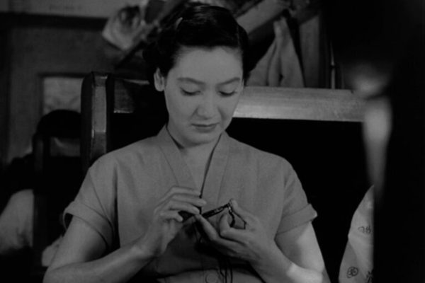 A atriz Setsuko Hara em cena do filme "Era uma vez em Tóquio", de Yasujiro Ozu - Lumine