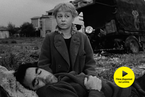 Giulietta Masina e Anthony Quinn em cena do filme A estrada da vida