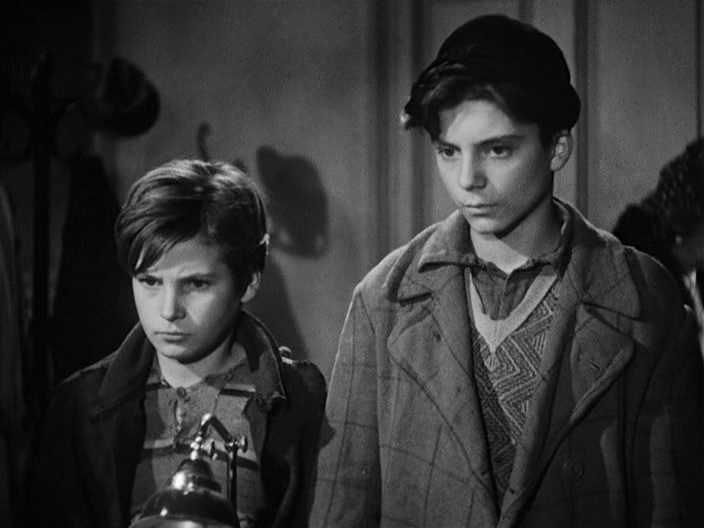 Vítimas da tormenta, de Vittorio de Sica (disponível na Lumine).