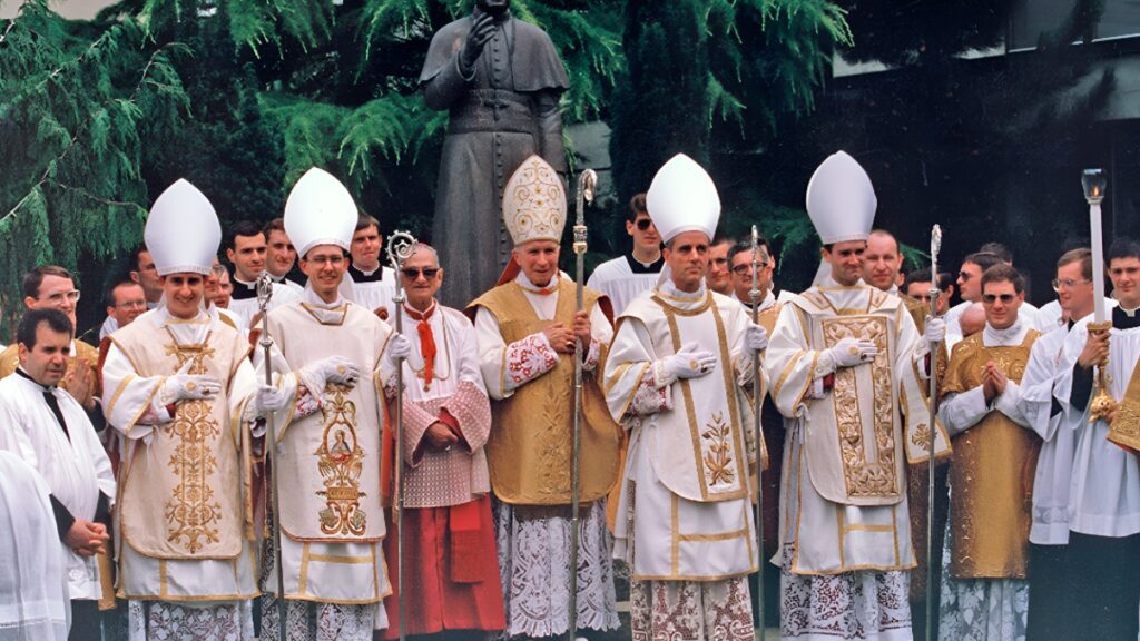 Imagem da publicação Vaticano decreta excomunhão de bispos da FSSPX após ordenações sem mandato papal